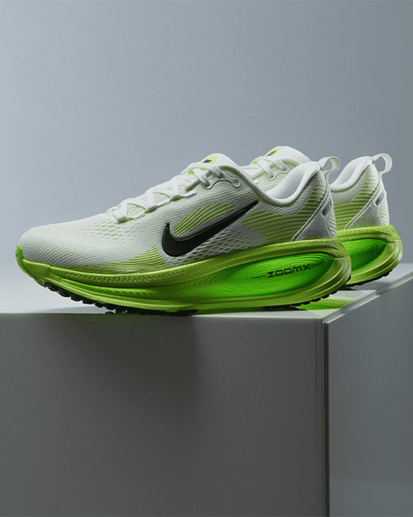 1 NIKE VOMERO 18 ELECTRIC GREEN