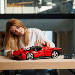 5 LEGO® Ferrari Daytona SP3 42143 | Technic™