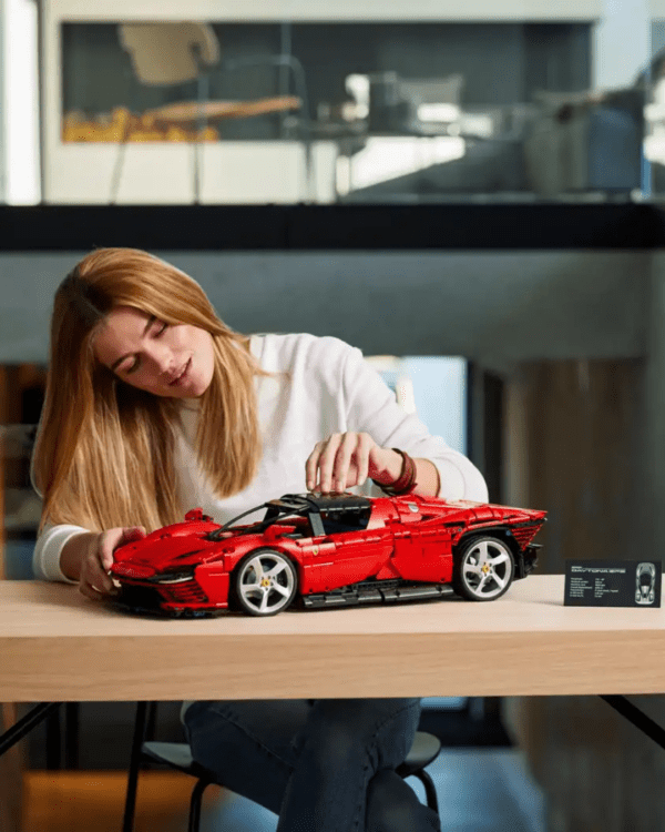 5 LEGO® Ferrari Daytona SP3 42143 | Technic™