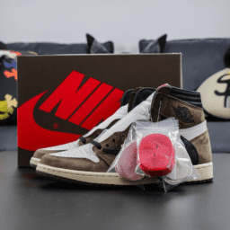6 NIKE AIR JORDAN 1 RETRO HIGH OG X TRAVIS SCOTT MOCHA