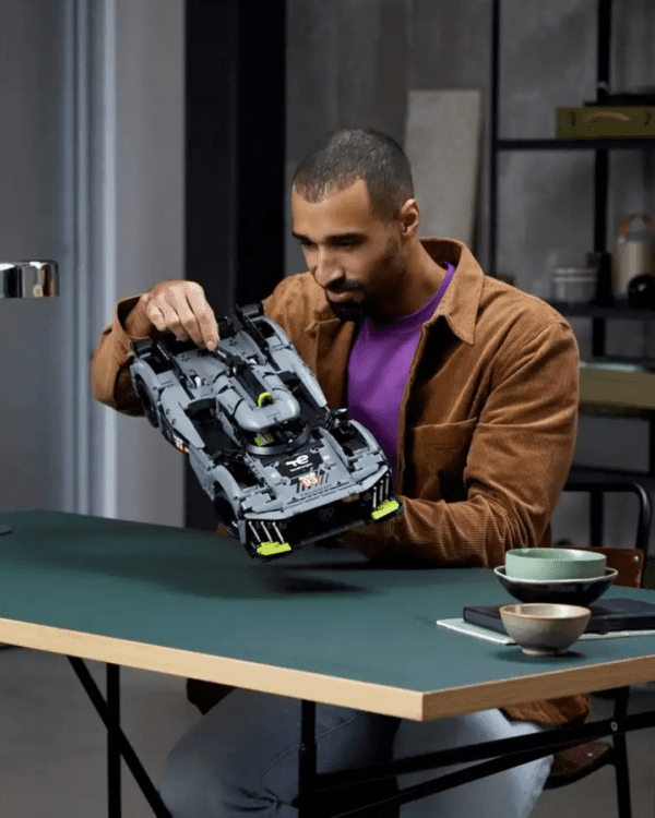 7 LEGO® PEUGEOT 9X8 24H Le Mans Hybrid Hypercar  42156 | Technic™