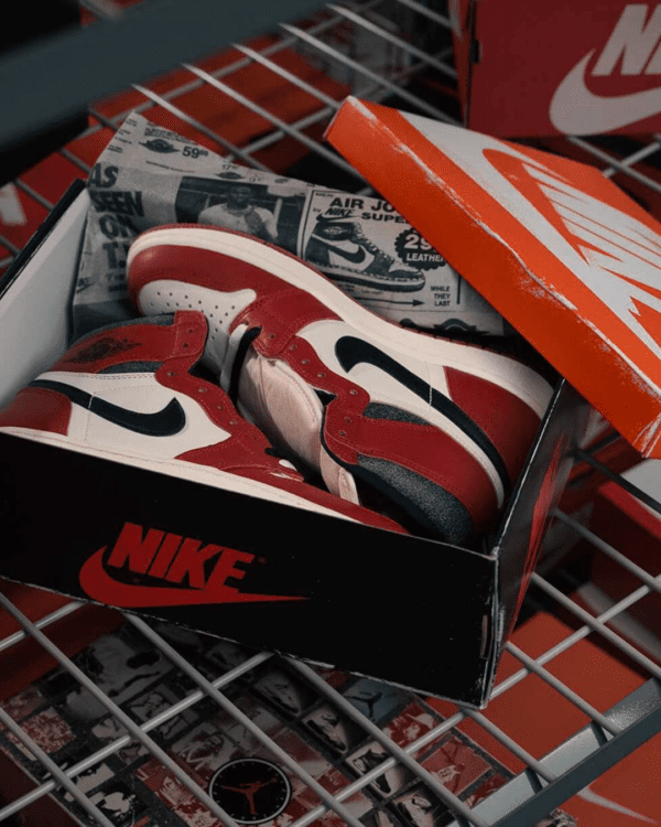 7 NIKE AIR JORDAN 1 HIGH CHICAGO LOST AND FOUND